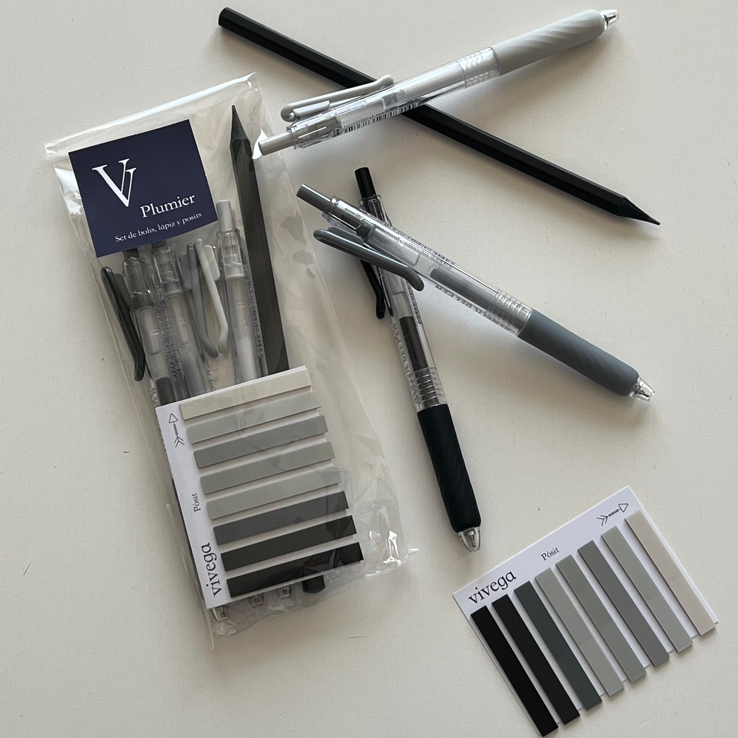 Plumier oscuro